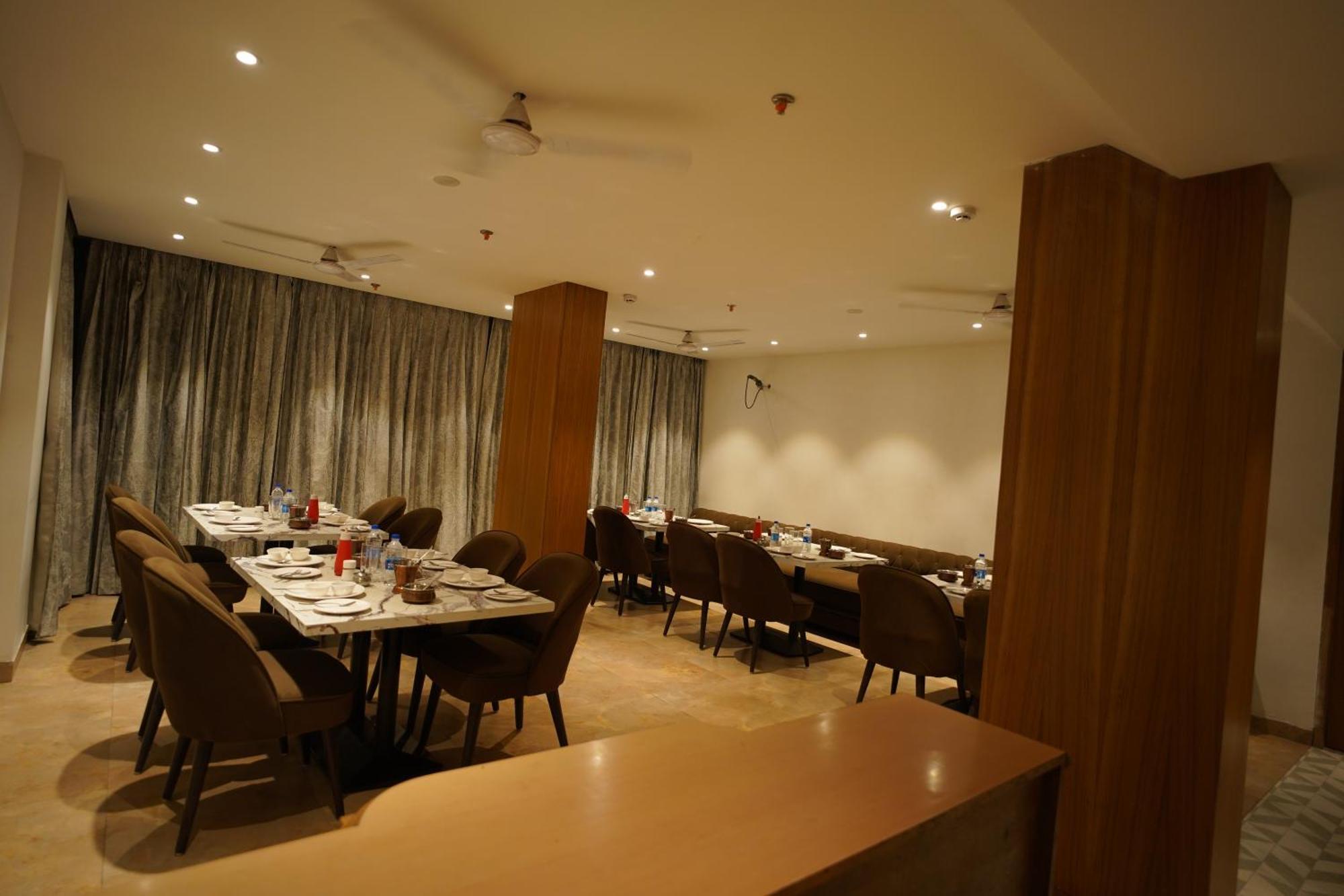 Hotel Mumbai House Express Udaipur Ngoại thất bức ảnh