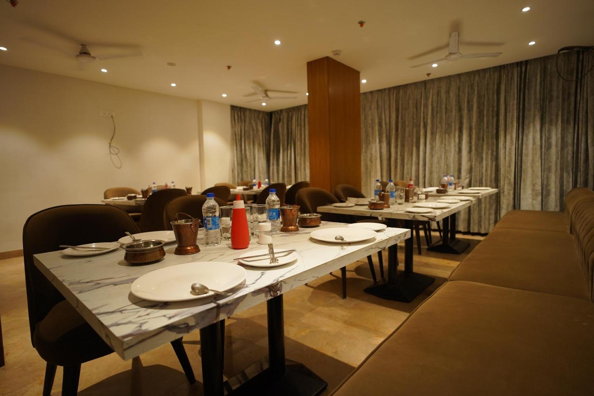 Hotel Mumbai House Express Udaipur Ngoại thất bức ảnh
