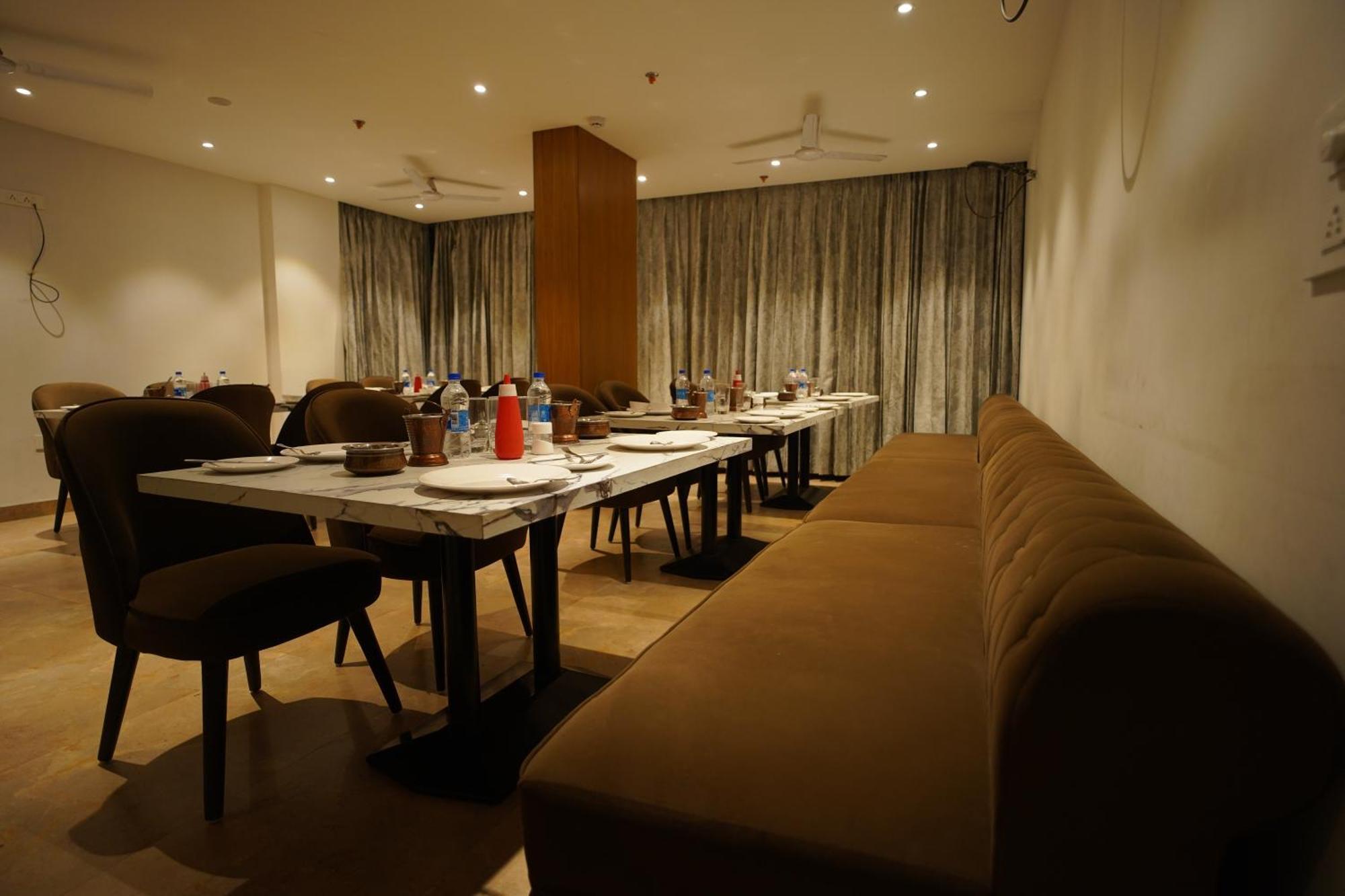 Hotel Mumbai House Express Udaipur Ngoại thất bức ảnh